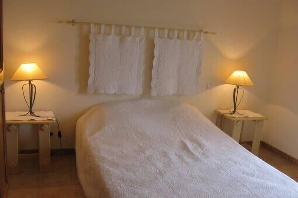Provencal Bastide with a pool, amazing view, quality furnishings in Rasteau, Vaucluse