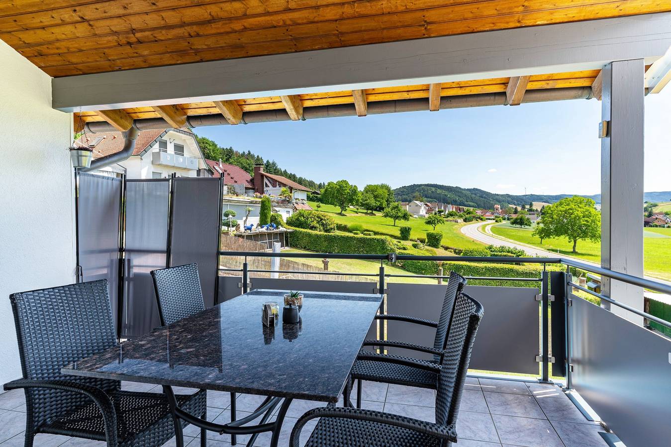 Entire apartment, Holiday Apartment "Geisbergblick" with Mountain View, Shared Pool & Wi-Fi in Seelbach, Central Black Forest