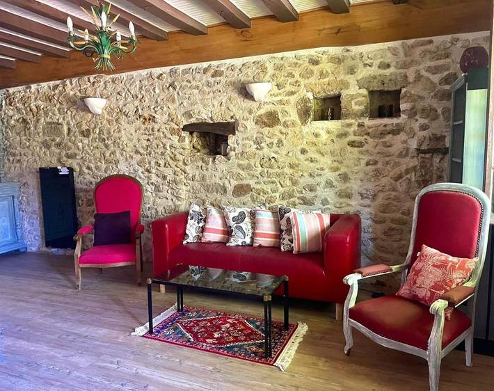 Location de vacances pour 4 personnes, avec jardin ainsi que piscine et vue à Prissac