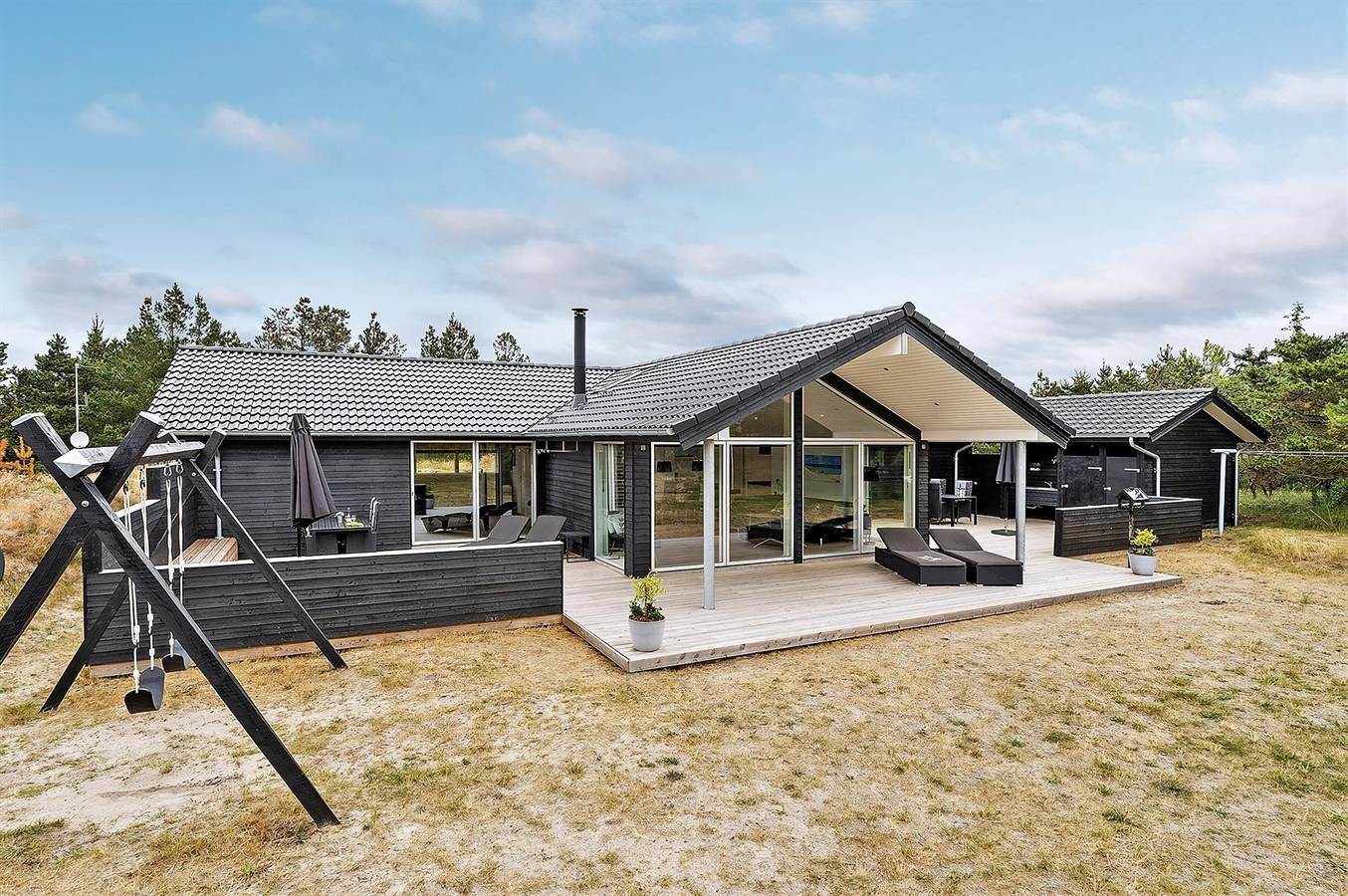 Stunning home in Blåvand w/ Sauna, Wifi and 4 Bedrooms in Blavand, Varde