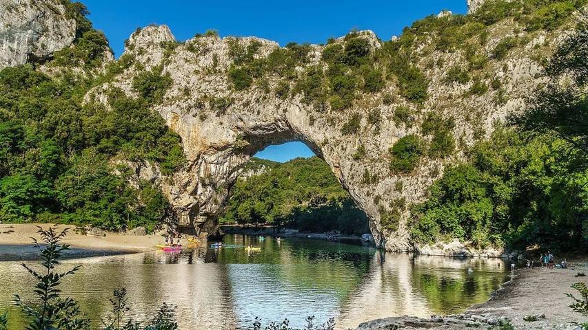 Maison d’hôte pour 3 personnes, avec terrasse ainsi que jardin et piscine à Vallon-Pont-d'Arc - 4