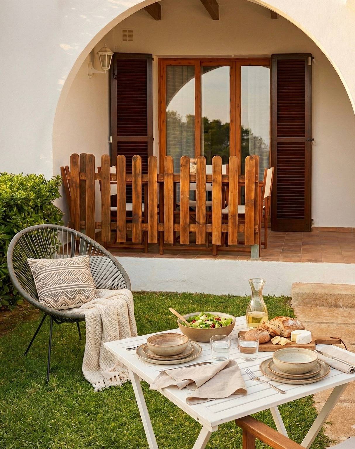 Apartamento entero, Apartamento 'Costa Arenal 5' con piscina compartida, terraza privada y Wi-Fi in Arenal d'en Castell, Es Mercadal