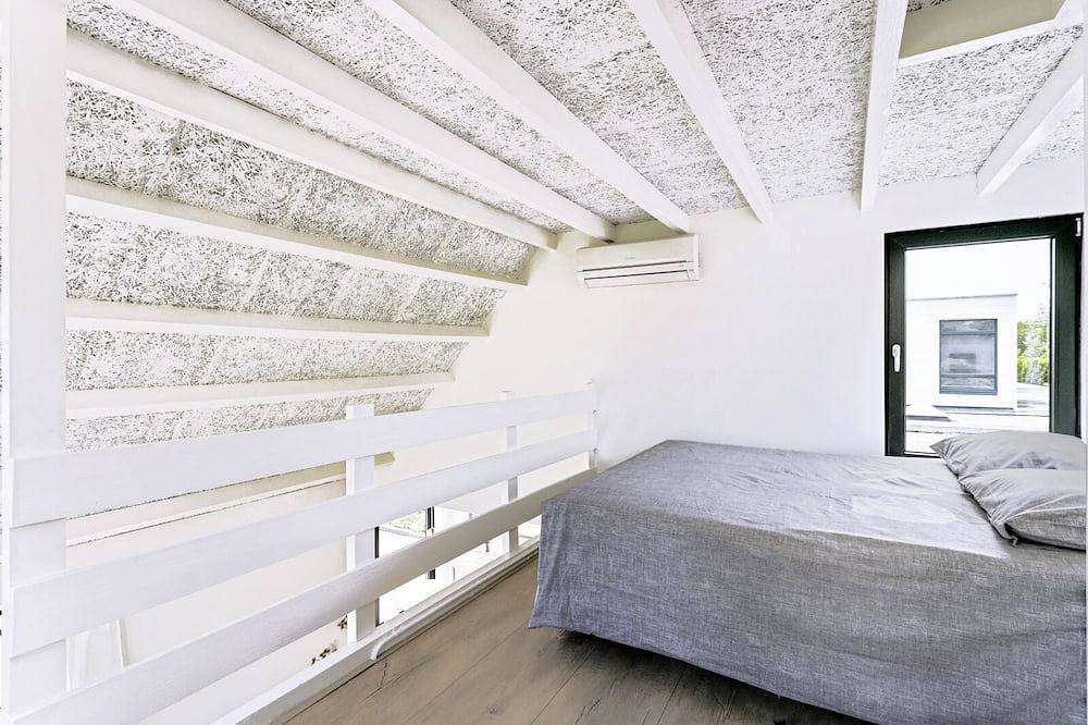 Komplett renovierter, interessant eingerichteter Bungalow mit gemütlich gestaltetem Garten. in Ouddorp, Goeree-Overflakkee