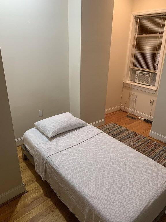 Vacation rental for 14 people, with yard in Washington D.C.