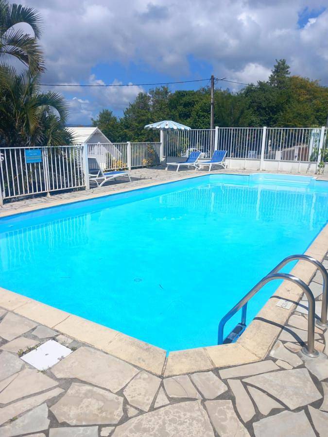 Appartement de vacances pour 4 personnes, avec jardin ainsi que piscine et vue