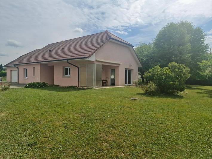 Location de vacances pour 6 personnes, avec Terrasse et Jardin dans Chilly-le-Vignoble