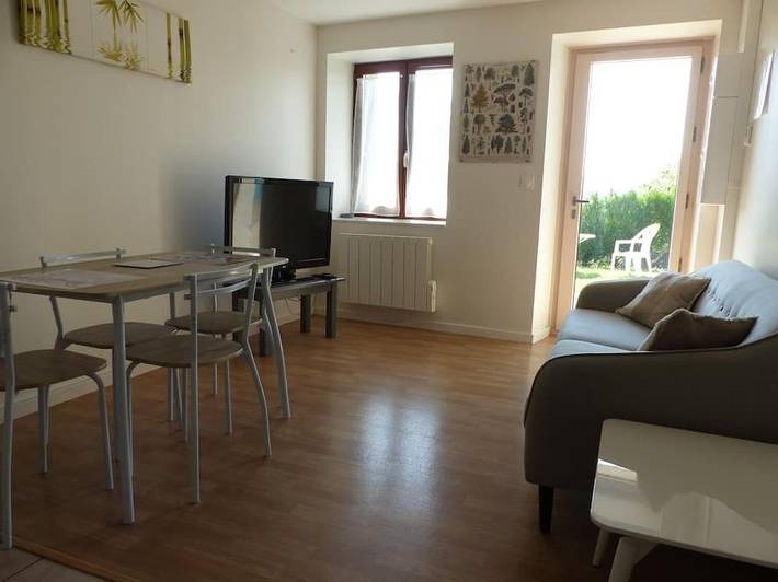 Gîte pour 2 personnes, avec vue sur le lac ainsi que vue et jardin à Chindrieux - 3