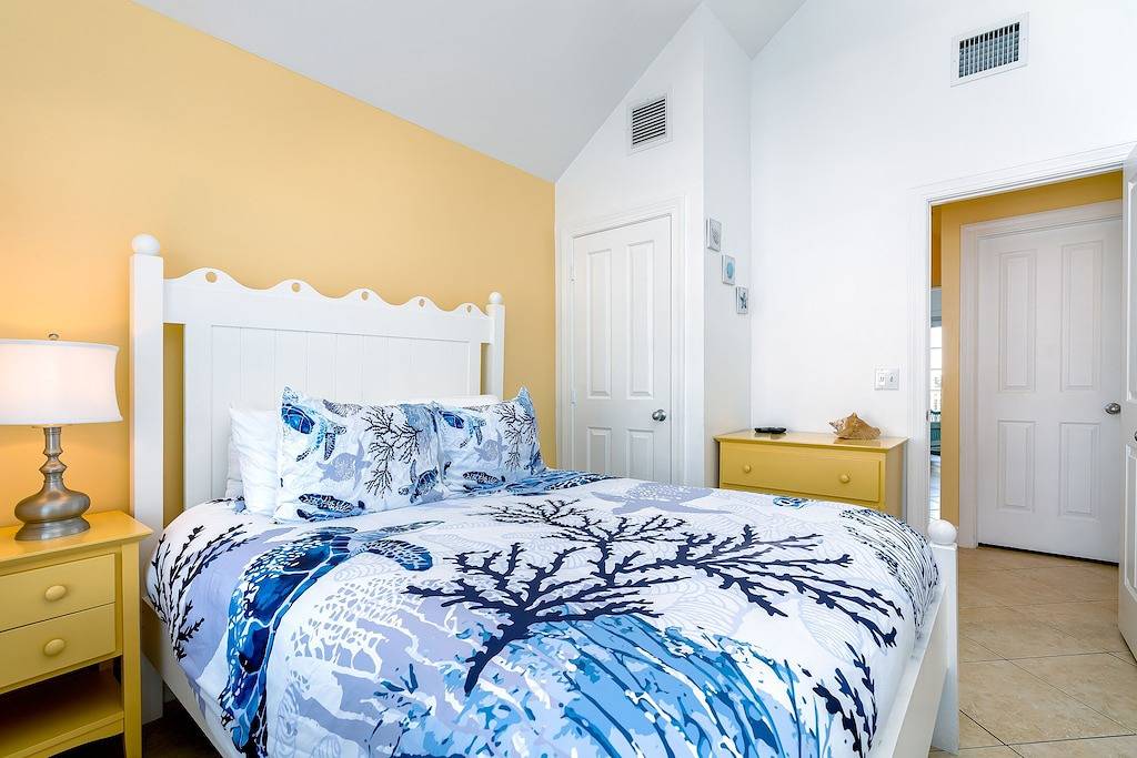 Coral Lagoon Waterfront Villa # 2 / Bestbewertetes Resort mit 3 Schlafzimmern und 2. 5 Bädern in Marathon, Monroe County