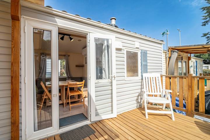 Camping pour 5 personnes, avec bassin pour enfant dans l' Aude