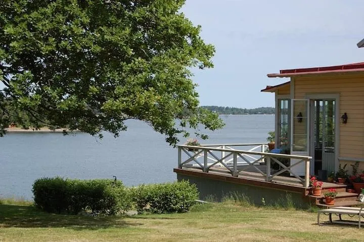 Ferienhaus für 5 Personen, mit Ausblick und Seeblick sowie Terrasse und Garten - 1