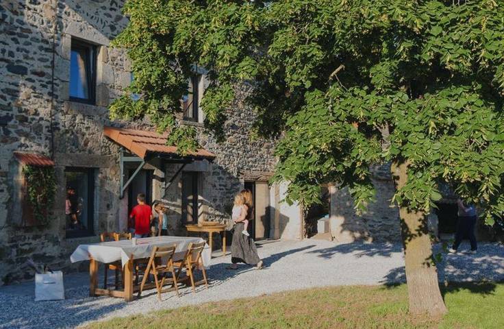 Location de vacances pour 13 personnes, avec vue et terrasse à Retournac - 2