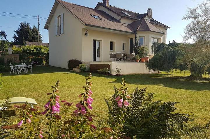 Location de vacances pour 2 personnes, avec terrasse et jardin à Montigny-sur-Loing