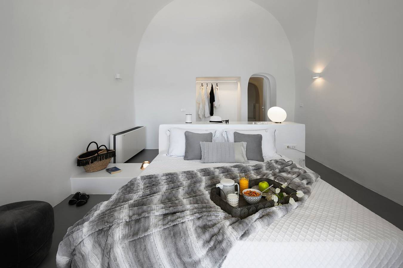 Elegant Santorini House | 3 Bedroom Villa | Caldera View-Outdoor Hot Tub | Oia in Oia, Santorini