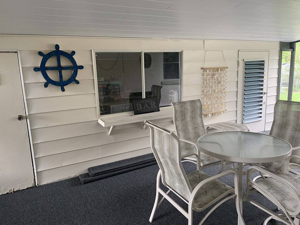 🛶🛥️Waterfront River Home Free Kyacks! Gulf Access, Floating Dock Pets Welcome🐩🐈 in New Port Richey, Pasco County