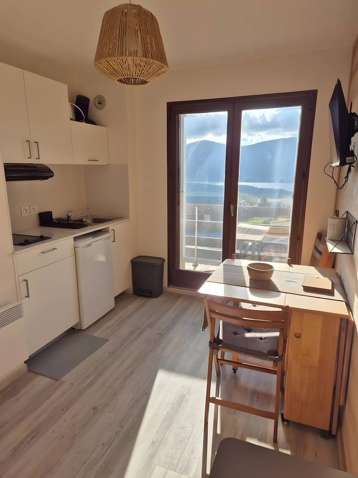 Hel lejlighed, Studio Apartment 'Soleil et Montagne' with Lake View and Balcony in Les Angles, Regional Naturpark i de Katalonske Pyrenæer