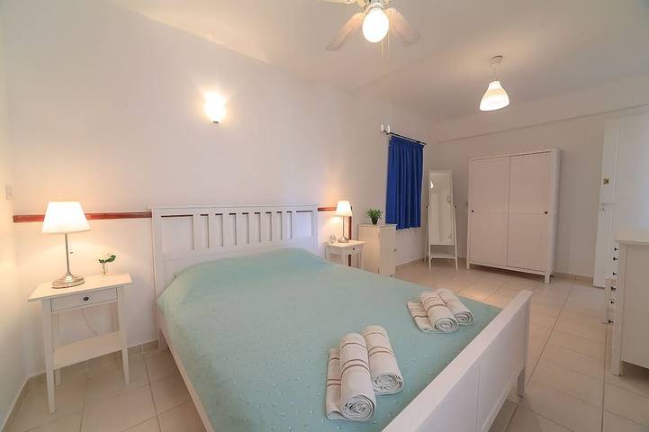 Luxus-Strandvilla mit Pool und Meerblick. Hafen und Strand in der Nähe. in Südzypern