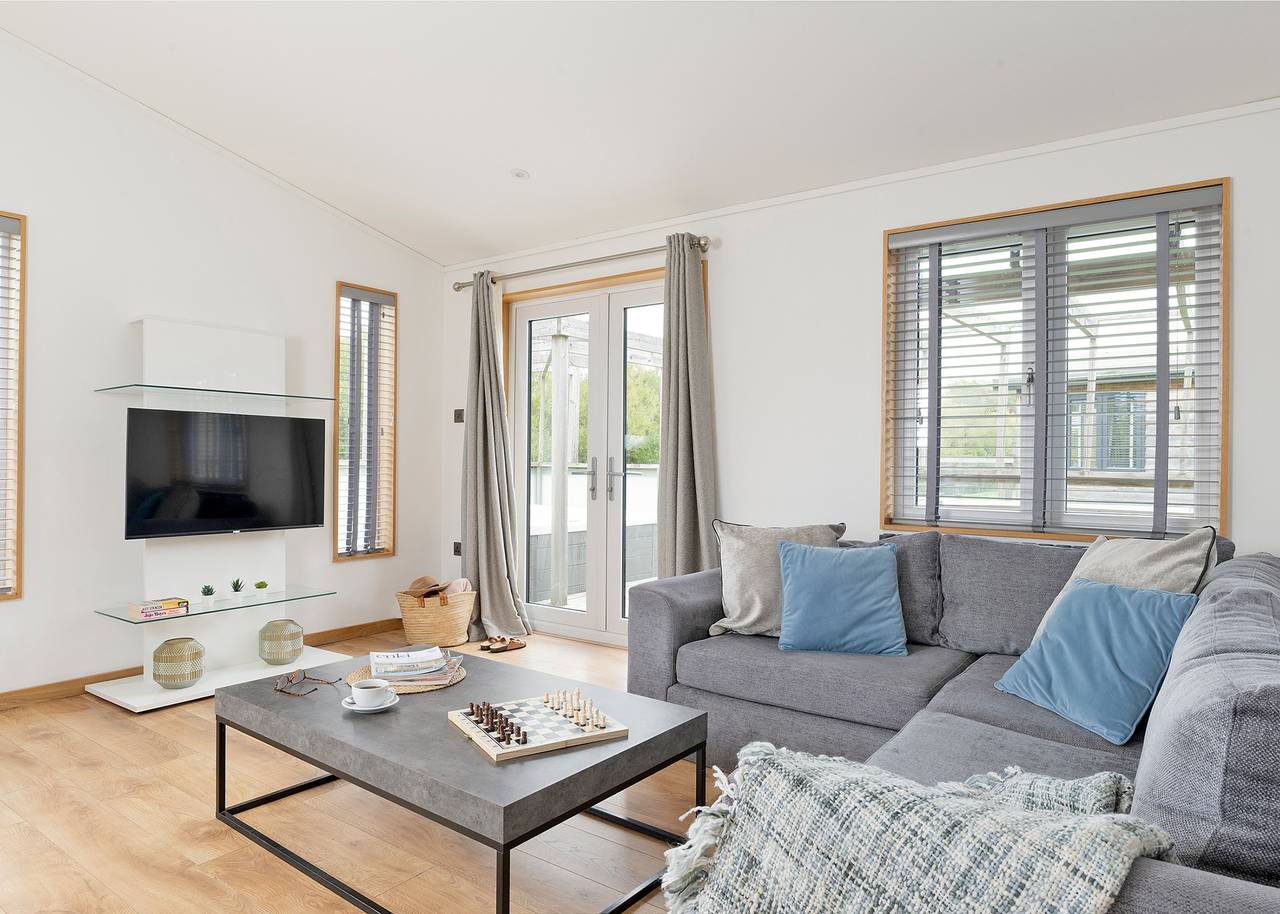 Elite Plus Lodge 3 in Greenham, Berkshire