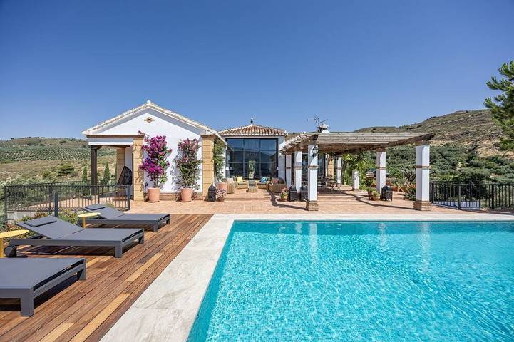 Chalet para 8 personas, con jacuzzi y jardín en El Valle