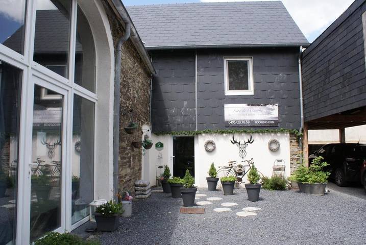 Location de vacances pour 4 personnes, avec Balcon et Terrasse ainsi que Jardin et Vue dans Ortheuville