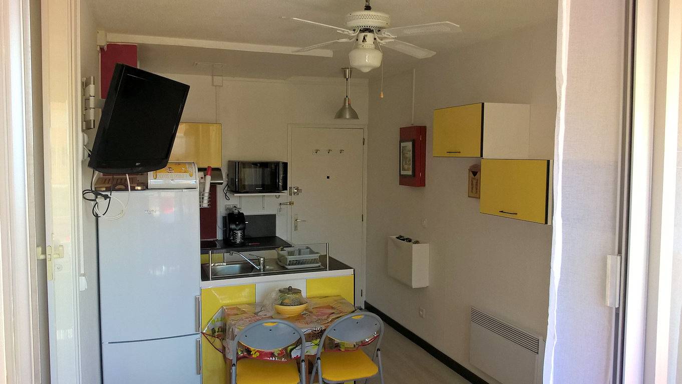 Appartement entier, T2 meublé vue étang face au mont Saint-Clair in Balaruc-les-Bains, Côte d'Améthyste