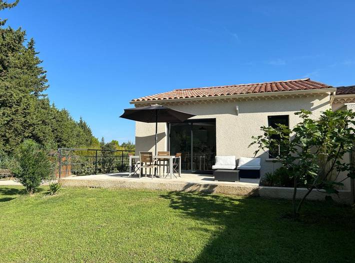Gîte pour 4 personnes, avec terrasse et jardin