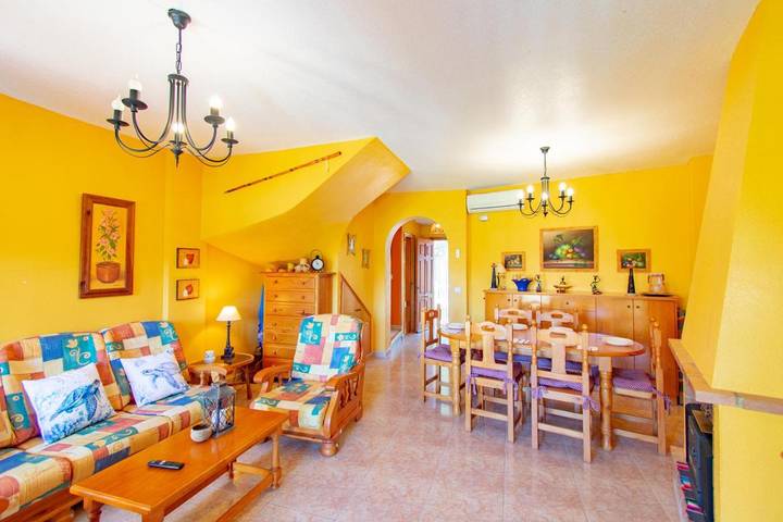 Location de vacances pour 7 personnes, avec jardin ainsi que piscine et vue à Calabardina - 3