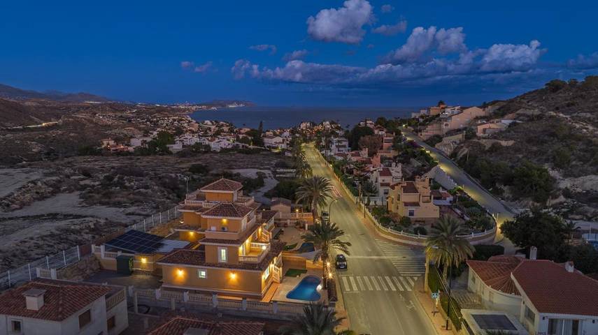 Casa rural para 10 personas, con vistas además de piscina y terraza, Se admiten mascotas en Campello