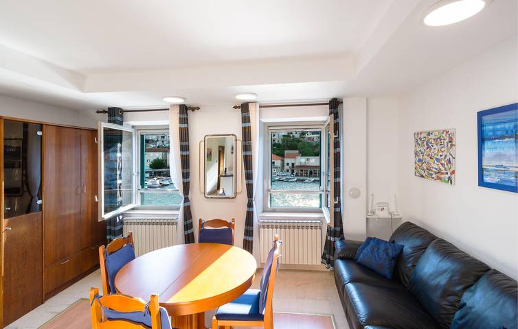 Ganze Ferienwohnung, Gemütliche Ferienwohnung mit Meerblick, WLAN, Klimaanlage, Küche und in Strandnähe in Povlja, Brac