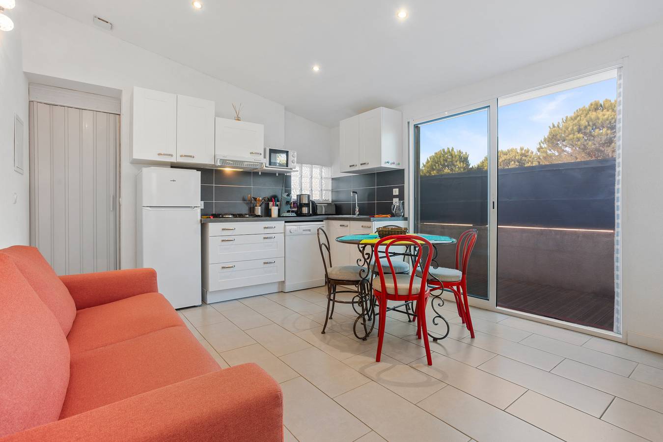 Apartamento entero, Apartamento 'Les Sables' con terraza privada, Wi-Fi y aire acondicionado in Bormes-les-Mimosas, Region de Toulon