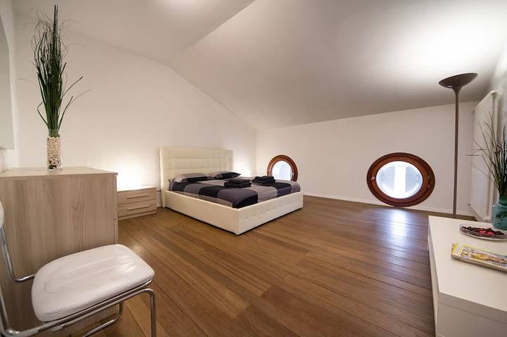 Entire apartment, Attic Floor Venice Apartment in Mestre, Venice