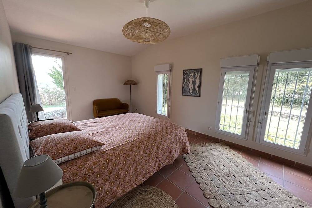 \"La villa rouge Luberon\" near Roussillon with view, air conditioning and heated pool in Gargas, Regionaler Naturpark Luberon