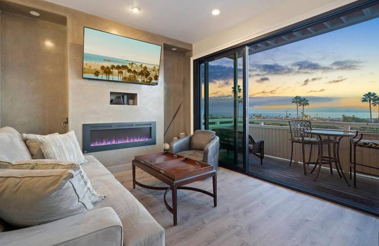 Apartamento para 9 personas, con terraza además de jacuzzi y piscina, Se admiten mascotas en Newport Beach