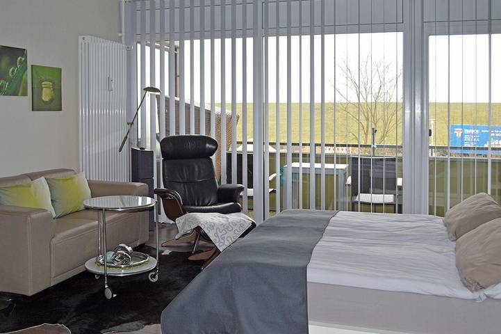 Ganzes Studio, Encore  One in Hafen Büsum, Büsum