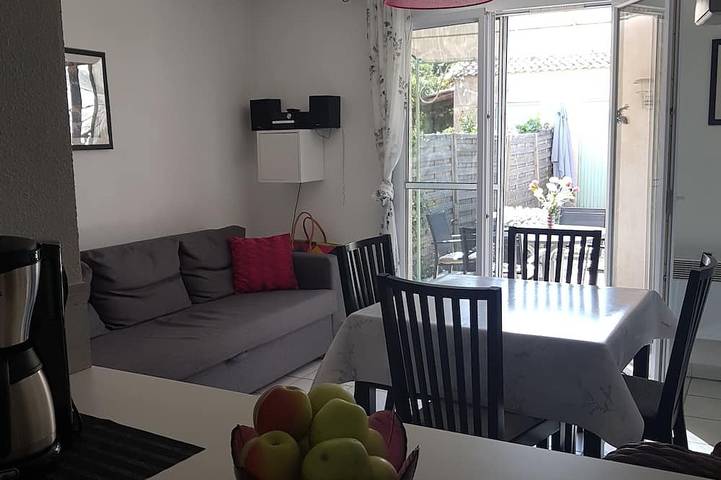 Ferienhaus für 4 Personen, mit Terrasse und Garten sowie Pool