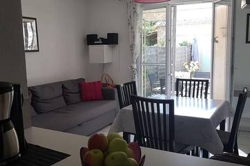 Gîte pour 4 personnes, avec piscine ainsi que jardin et terrasse à Eyguières