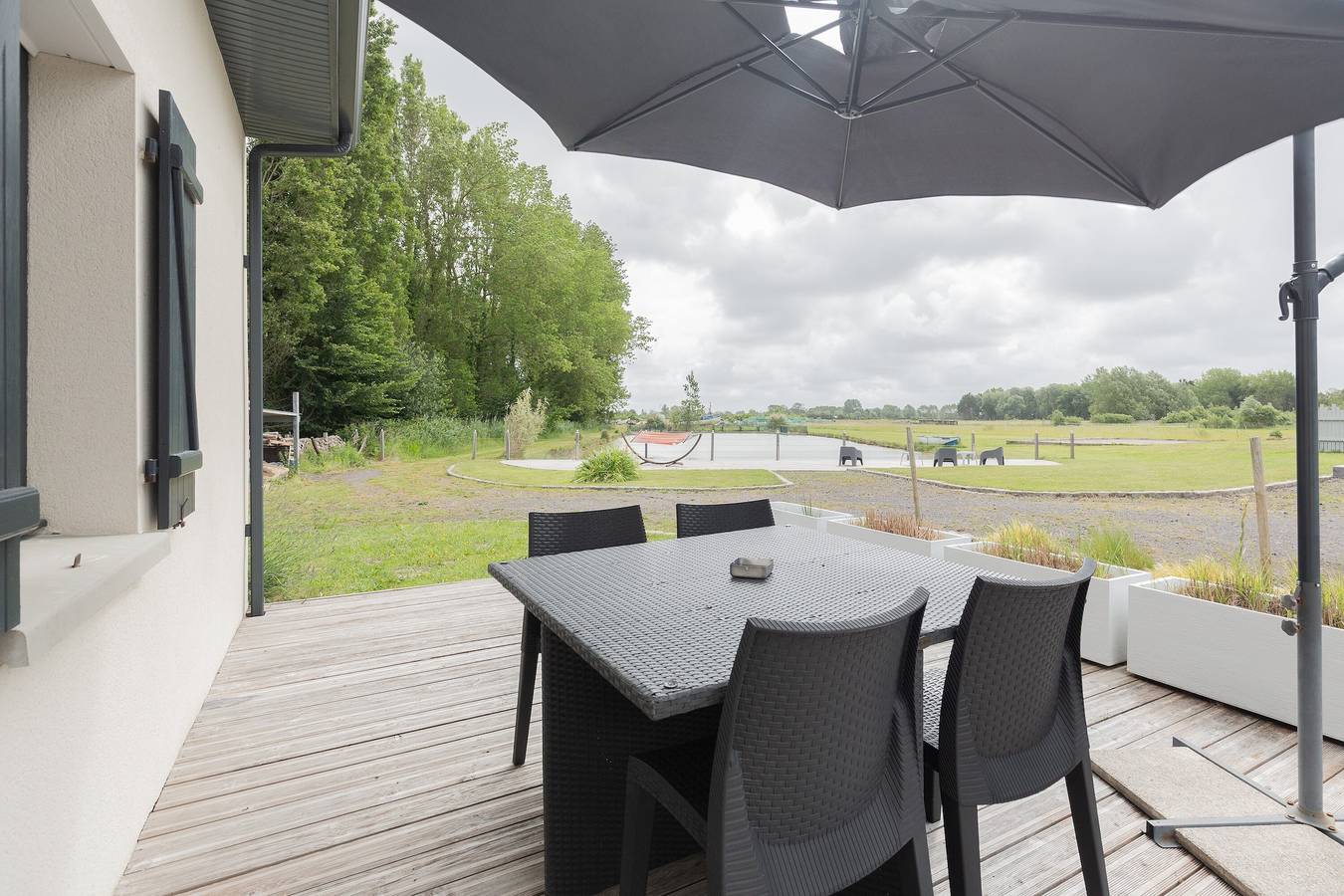 Maison de vacances « Le T'chot Pierre 2 » avec vue sur le lac, terrasse privée et Wi-Fi in Saint-Quentin-en-Tourmont, Région d'Abbeville