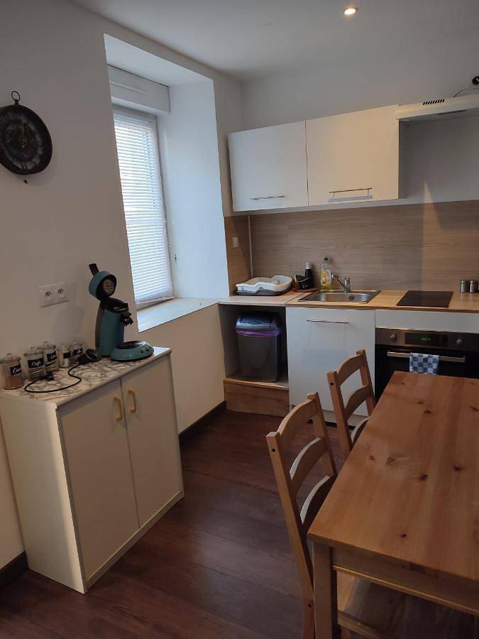Appartement entier, Two-Bedroom Apartment in La Voulte-sur-Rhône, Privas (arrondissement)