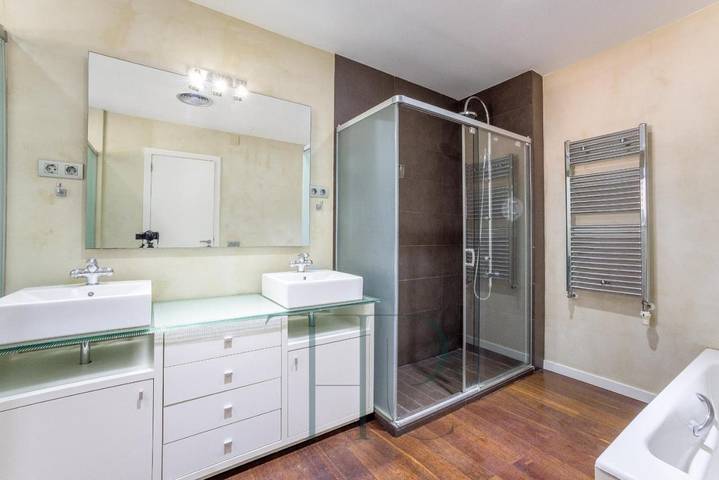 Chalet para 6 personas, con piscina además de terraza y vistas, Se admiten mascotas en Bajo Llobregat - 3