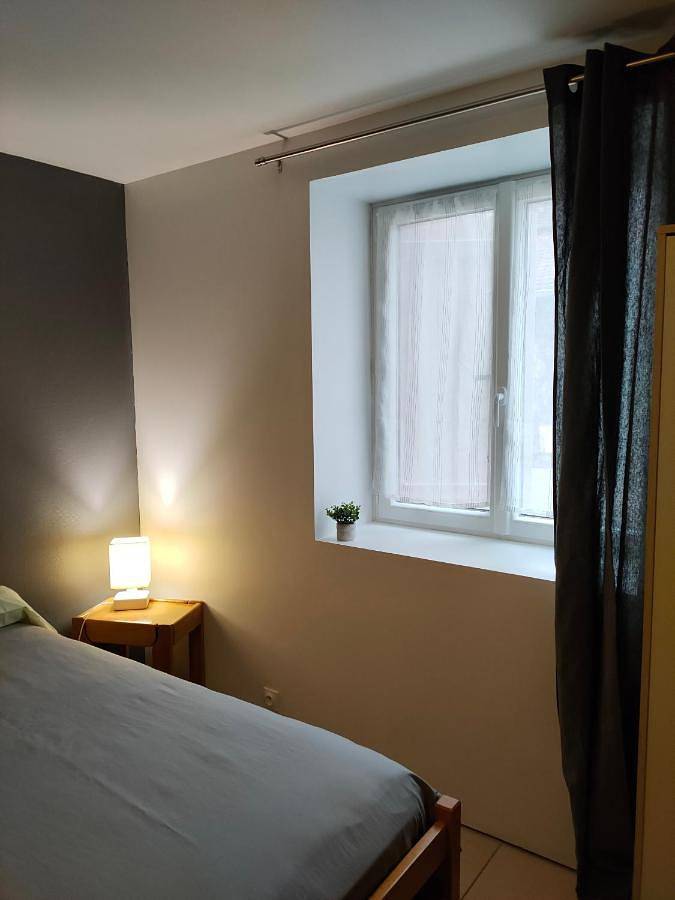 Double Room with Private Bathroom in Pont-de-Vaux, Région de Bourg-en-Bresse