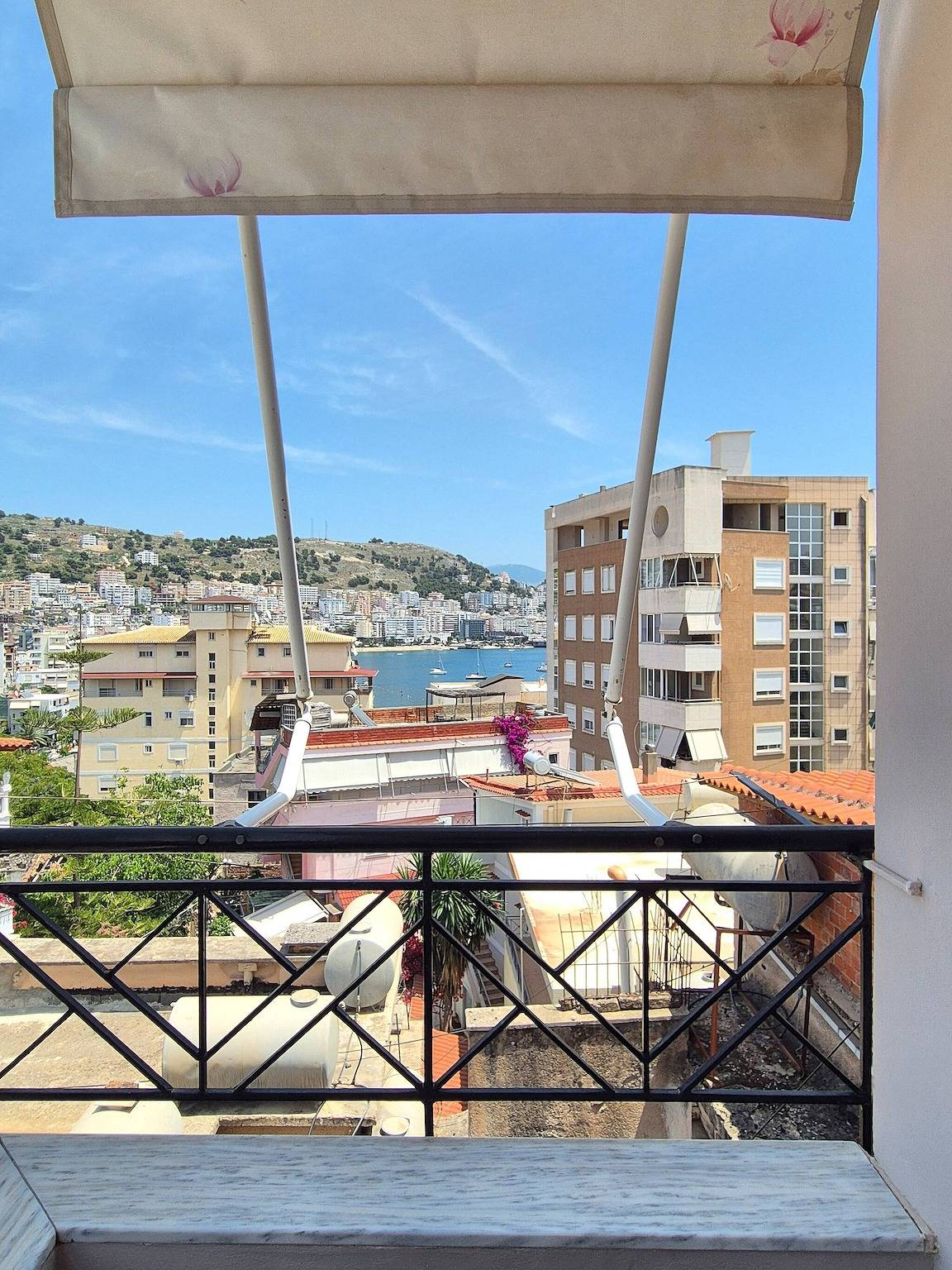Ganze Wohnung, Tolles Zuhause in der Nähe von Portside in Sarandë, Vlorë