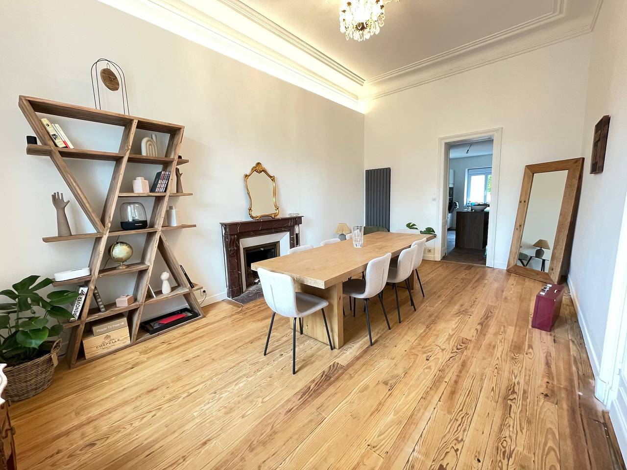 Villa entera en Eyrans: 10 personas, 5 habitaciones, 5 camas, 4 baños in Eyrans, Región de Blaye