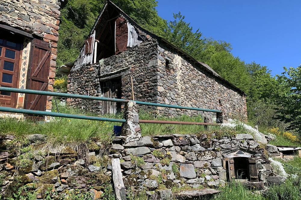 Mountain Sheepfold in Borce, Béarn