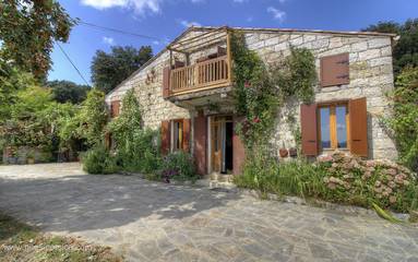 Cottage pour 3 personnes, avec jardin à Levie