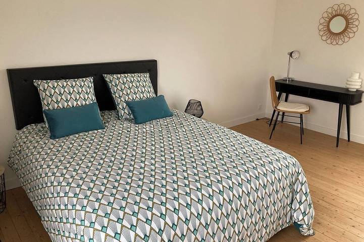 Location de vacances pour 8 personnes, avec terrasse ainsi que jacuzzi et jardin dans Plage Traon Nevez Plouezoc H - 3