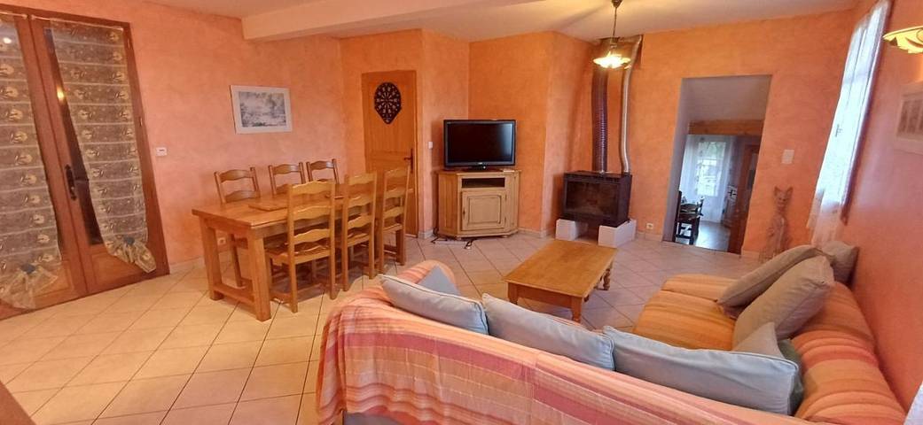 Location de vacances pour 6 personnes, avec terrasse ainsi que vue et jardin, animaux acceptés dans Bourgs sur Colagne - 3