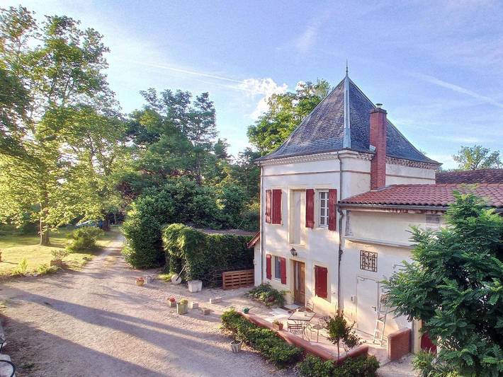 Gîte pour 2 personnes, avec terrasse ainsi que piscine et sauna