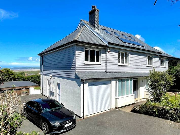 Beach house for 10 people, with Hot tub and Garden in Devon