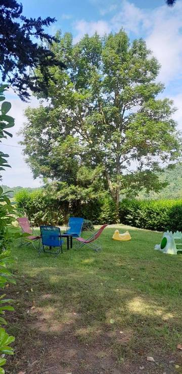 Gîte pour 5 personnes, avec vue et jardin, adapté aux familles à Villeneuve-de-Marc