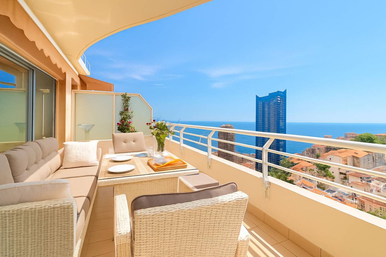 Entire apartment, High-End Residence with Pool and Panoramic Views in Beausoleil, Nice region