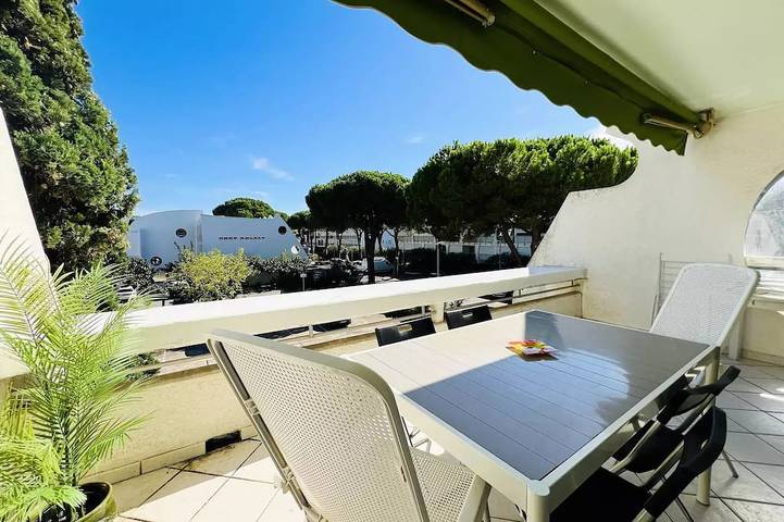 Gîte pour 6 personnes, avec piscine et balcon dans Port Gregau